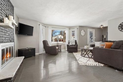 515 Scott Dr, Green Bay, WI 54303-2309