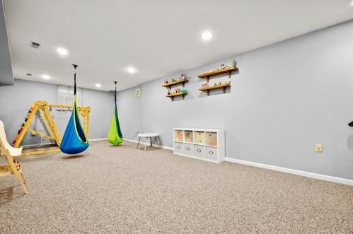 38 Hemlock Trl, Bridgeport CT  06611-3343 exterior