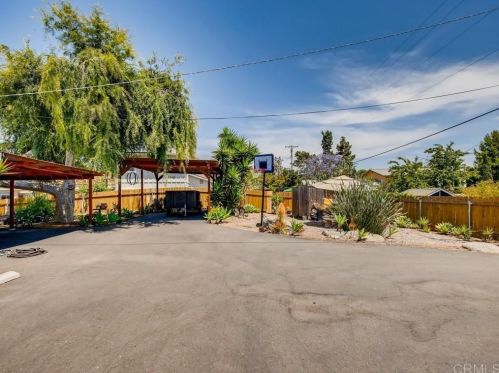 596 Vale Vw Dr, Vista CA  92081-6741 exterior