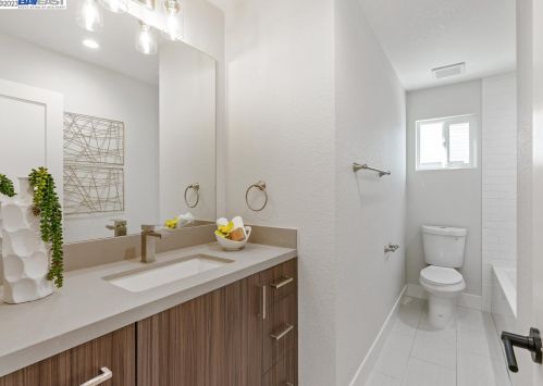 7298 Tamarack Dr, Pleasanton CA  94568-1749 exterior