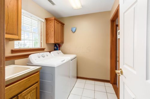 640 Concord Village Cir, Johnstown OH  43031-9194 exterior