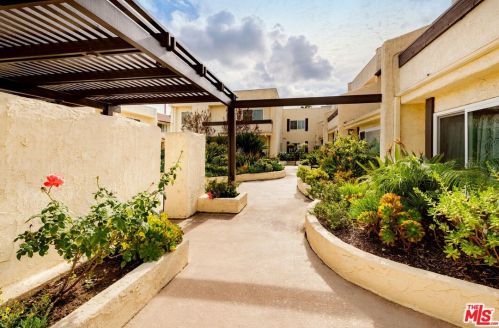 4321 Matilija Ave, Van Nuys CA  91423-3659 exterior