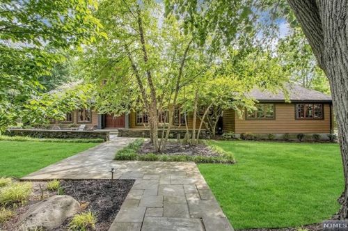 190 Cedar St, Englewood, NJ 07631-3131