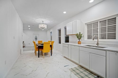 2809 Burnham St, Milwaukee, WI 53215-2211