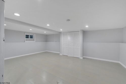 5 Irving St, East Orange NJ  07018-1913 exterior