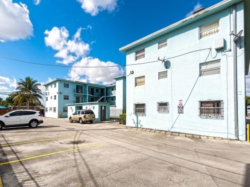380 35th St, Hialeah, FL 33012-4314