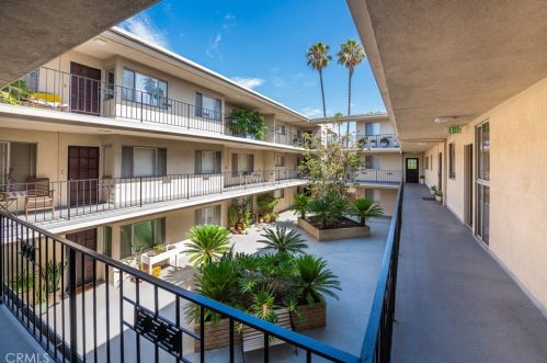 2772 2nd St, Long Beach, CA 90803-5176