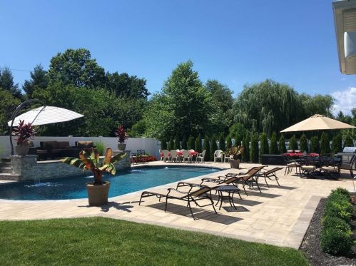 19 Pinehurst Dr, Mount Sinai NY  11766-3421 exterior