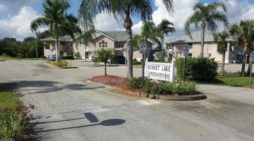 28 Cosmopolitan Dr, Lehigh Acres, FL 33936-5977