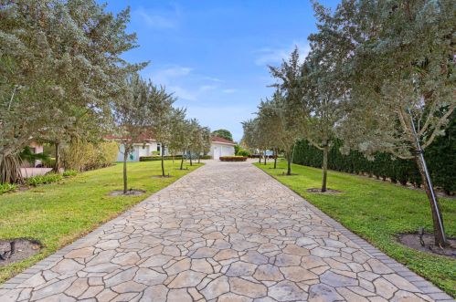 10 Firestone Cir, West Palm Beach, FL 33401-1049