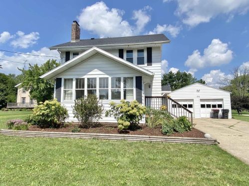 202 Milwaukee Rd, Clinton, WI 53525-9479