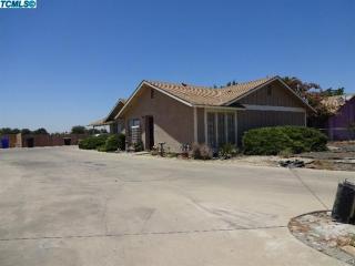 1351 Cloverleaf Pl, Porterville, CA 93257-1260