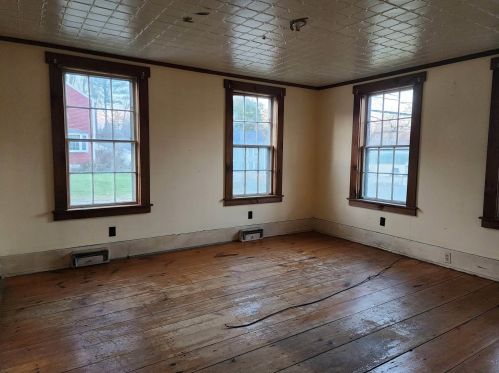 9 Hampstead Rd, Danville NH  03819-5100 exterior