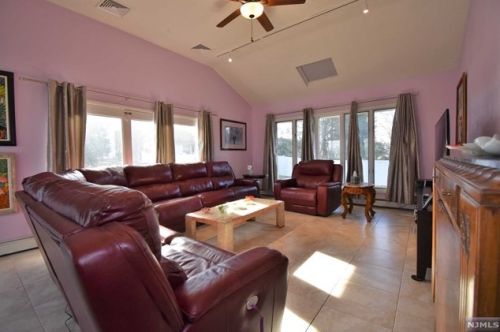 26 Elmwood Ter, Elmwood Park NJ  07407-1729 exterior