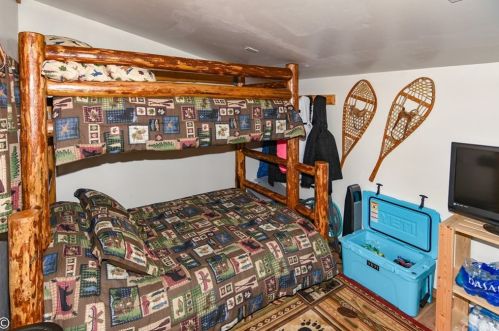 1063 H Ln, Big Bear City CA  92314-9693 exterior