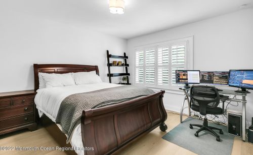 4 Constitution Dr, Leonardo NJ  07737-1808 exterior