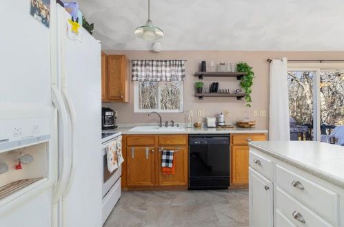 73 Tanner Ave, Warwick RI  02886-4510 exterior