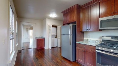 29 Lexington Ave, Waterbury CT  06710-1435 exterior