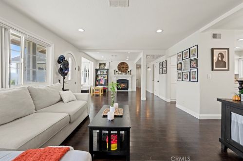 27873 Rosamond Dr, Santa Clarita, CA 91351-2064