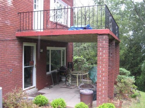 1001 Sullivan Dr, Whitaker PA  15120-1358 exterior
