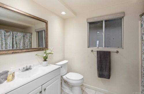 7442 Altiva Pl, Carlsbad CA 92009-6412 exterior