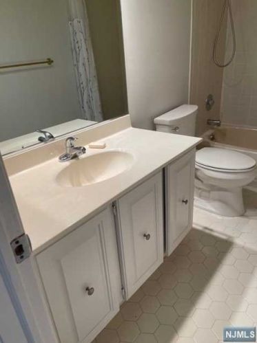 93 Konight Ct, Mahwah NJ  07430-2959 exterior