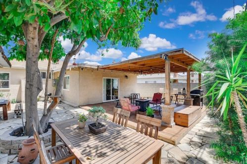 5719 Pennswood Ave, Lakewood CA  90712-1819 exterior