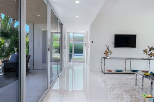 318 Desert Lakes Dr, Palm Springs, CA 92264-5514