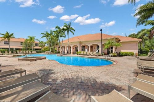 7797 Bristol Cir, Naples FL  34120-0702 exterior