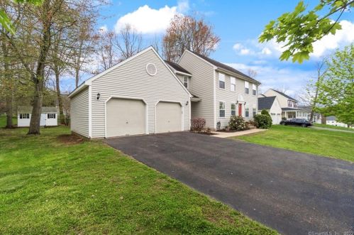 28 Duke Rd, Manchester, CT 06042-8529