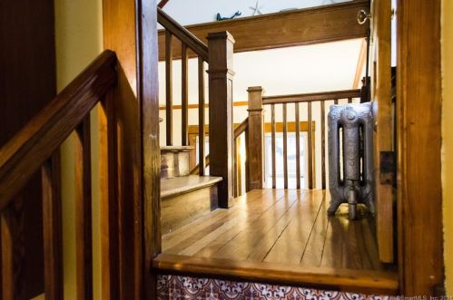 25 Curtis Ave, Wallingford CT 06492-3708 exterior