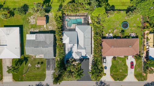 657 91 Ave, Naples FL 34108-2424 exterior