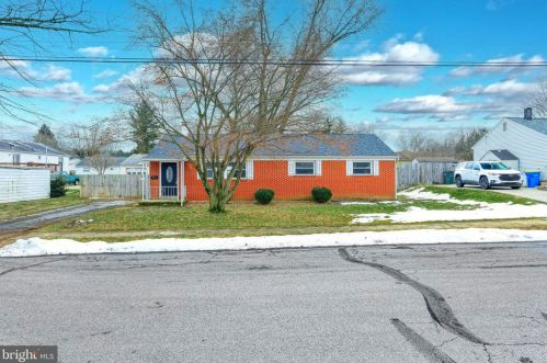 21 Cedarhurst Ln, Camp Hill, PA 17011-7906