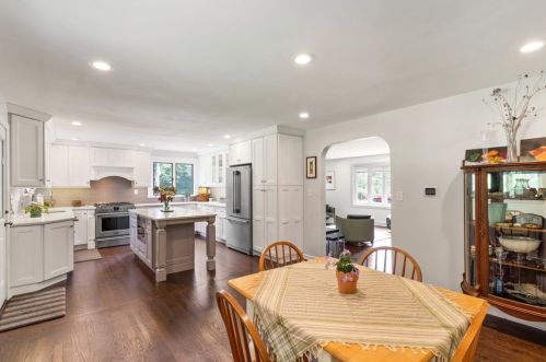 6 Orchard Dr, Flemington NJ  08822-1527 exterior