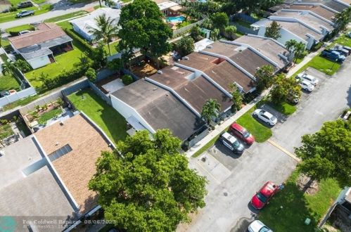 2327 37 Ave, Hollywood FL 33021-3626 exterior
