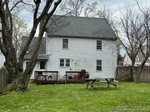 124 Ansonia St, Hartford CT  06106-4002 exterior