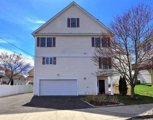 9 Rock St, Milford, CT 06460-7914