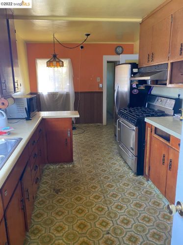 6035 Holway St, Oakland CA  94621-4137 exterior