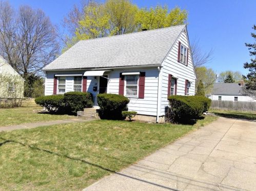 58 Arrow Ave, Warwick, RI 02886-5102