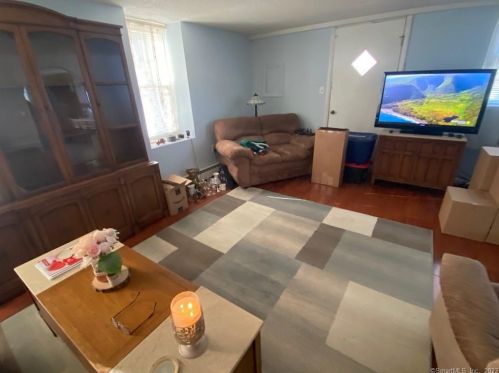 15 Buckley Ln, Waterbury, CT 06712-1004