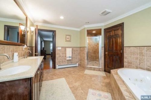 2 Sheba Dr, Wantage NJ  07461-4829 exterior