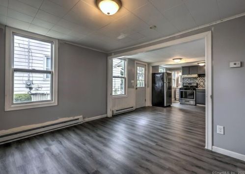 114 New Haven Ave, Derby CT 06418-2161 exterior