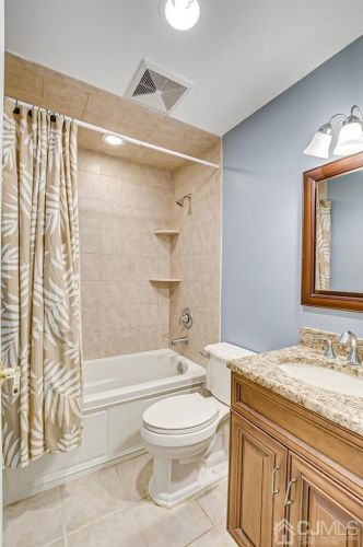 41 Highview Dr, Woodbridge NJ  07095-3904 exterior