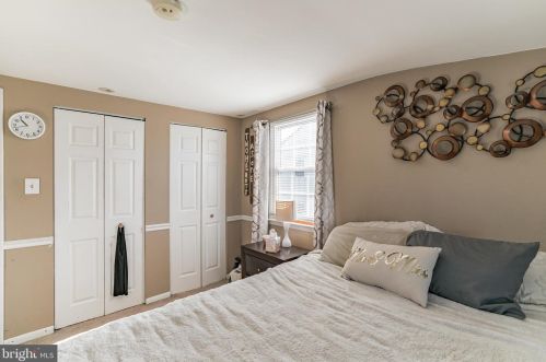 527 Spring Hill Dr, Harleysville PA  19438-2242 exterior