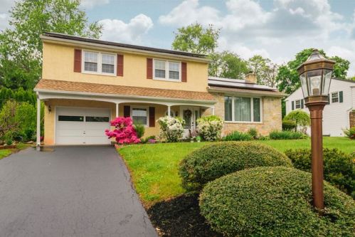 1681 Peachtree Ln, Norristown, PA 19403-3327