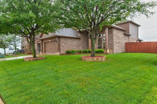 10065 Red Bluff Ln, Fort Worth, TX 76177-7402