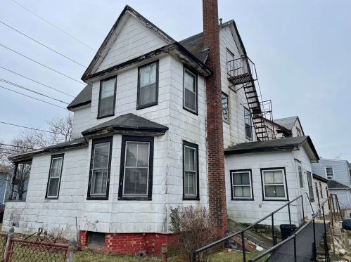 384 Bayview Ave, Far Rockaway, NY 11096-1832
