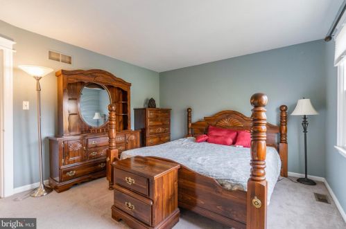 296 Stone Rdg Dr, Norristown PA  19403-5222 exterior