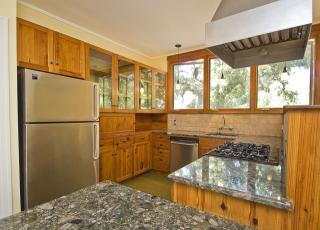 806 31st St, Austin TX  78705-2148 exterior