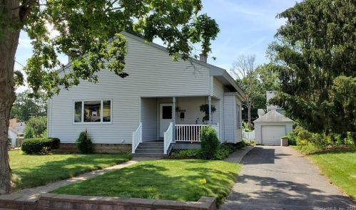58 Holl St, Manchester, CT 06040-5323